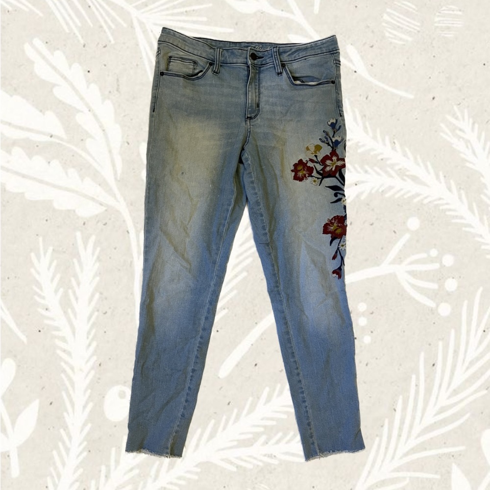Universal Thread Jeans with a Floral Print